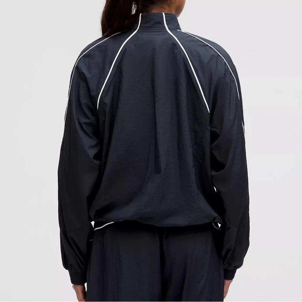 Lululemon License to Train Lightweight Jacket NWT - Picture 3 of 14